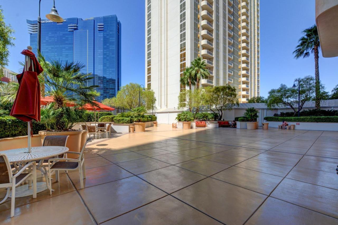 Mgm Signature-27-805 F1 Track & Strip View Balcony Las Vegas Buitenkant foto
